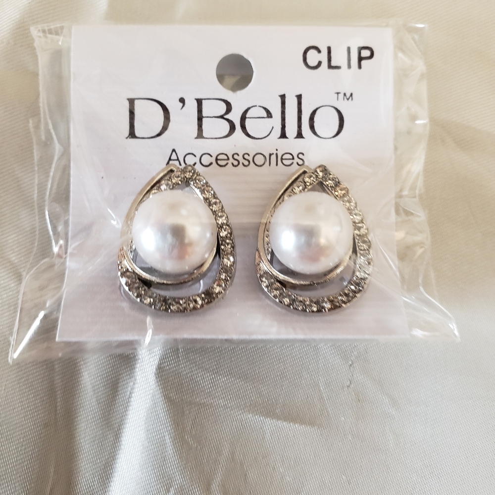 VINTAGE Rhinestone Silver and White Clip-On Earrings